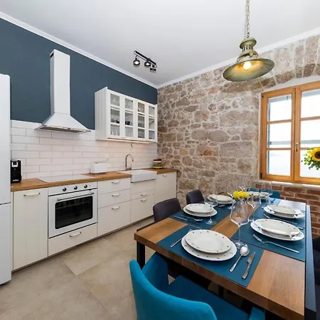 Lighthouse Prisnjak * Murter