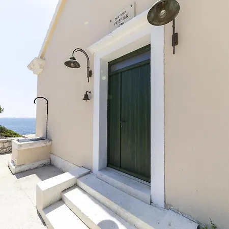 Lighthouse Prisnjak 穆泰尔岛